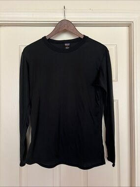Patagonia woman's Black Long Sleeve Crewneck Shirt